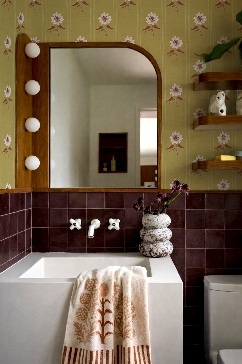 Lilikoi Lane Wallpaper, pistachio