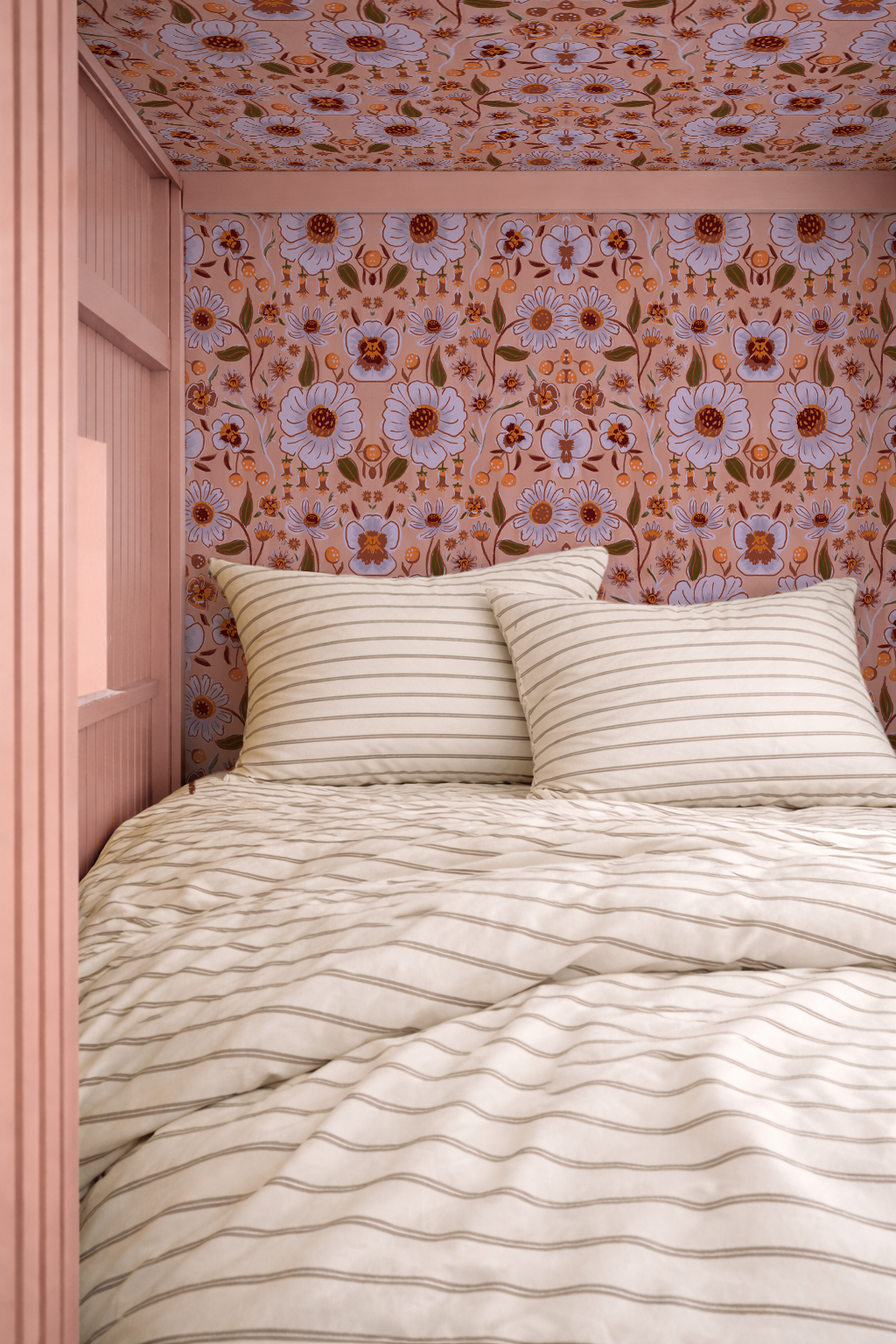 Meadow Bloom Wallpaper, venetian pink
